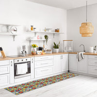 Passatoia Cucina Daily Uncinetto in un moderno ambiente cucina bianco con dettagli colorati.