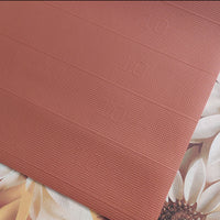 Passatoia Cucina Skin Amore in colore terracotta con motivi floreali sul fondo.
