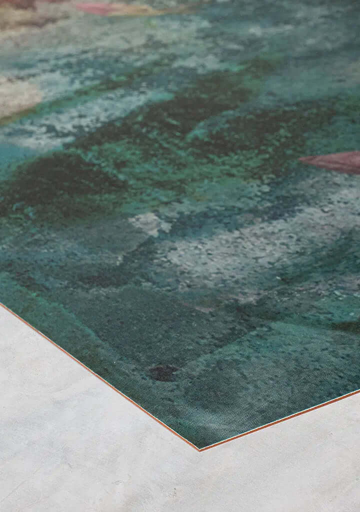 Tappeto Indoor Acquerello con superficie in ciniglia e retro antiscivolo, ideale per arredare gli spazi interni.