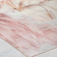 Tappeto Indoor Tulipano: dettaglio della trama in ciniglia di poliestere con design elegante e colori delicati.